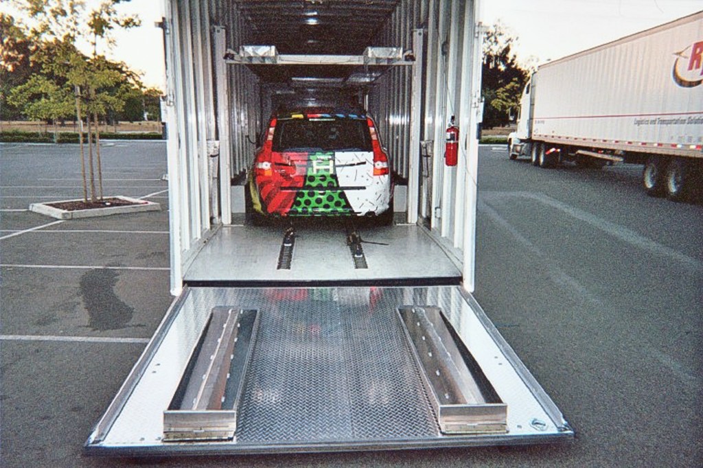 EZ Auto Logistics Enclosed Truck Transportation