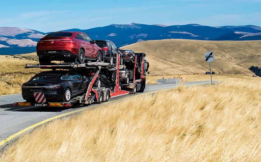 Long-Haul Trucking Image